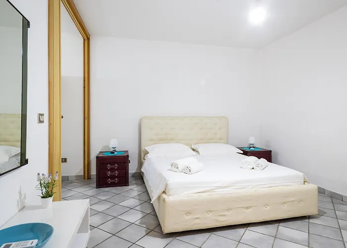 Lägenhet Baia Bellavista Fronte Di Paf